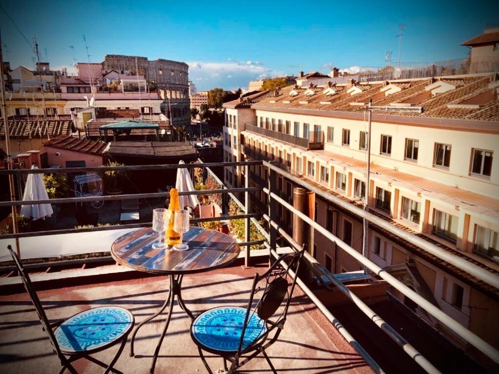 רומא Attico Loft & Rooftop Colosseo מראה חיצוני תמונה